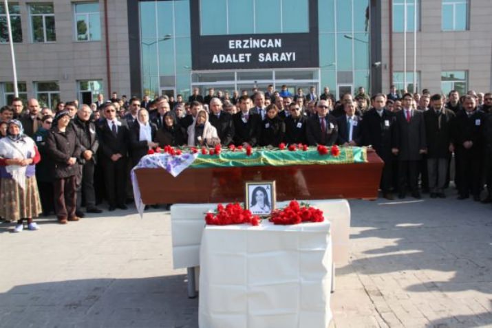 Cinayete Kurban Giden Adliye Katibesi Akdemir, Toprağa Verildi